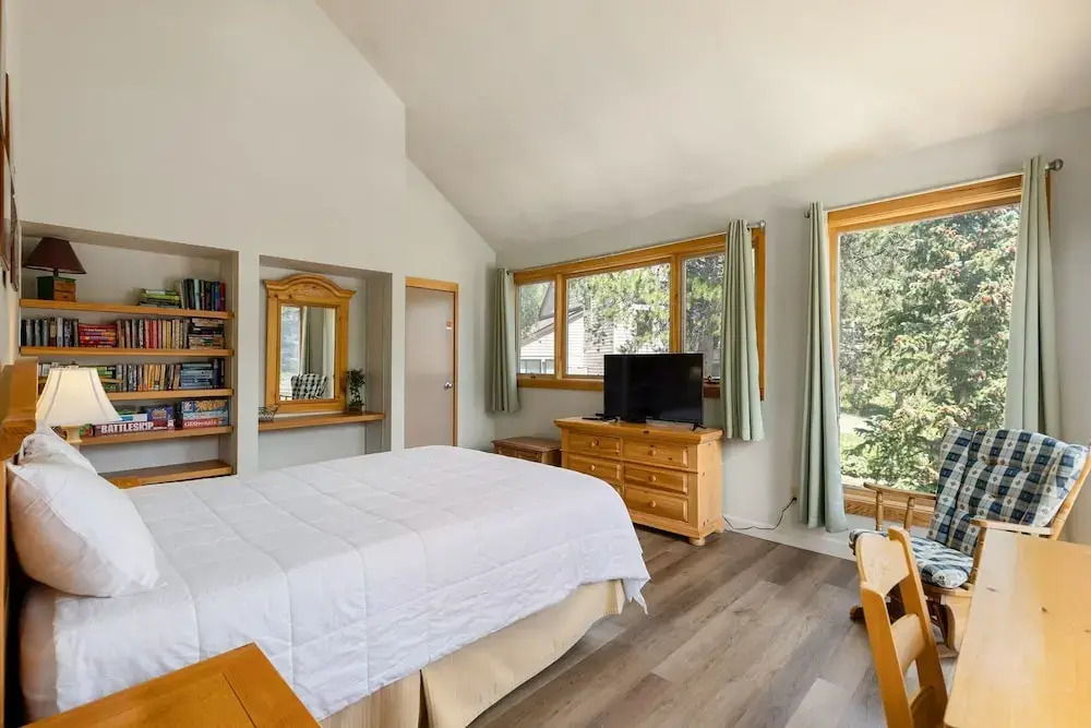 1607 Quicksilver 2 Bedroom Condo by RedAwning