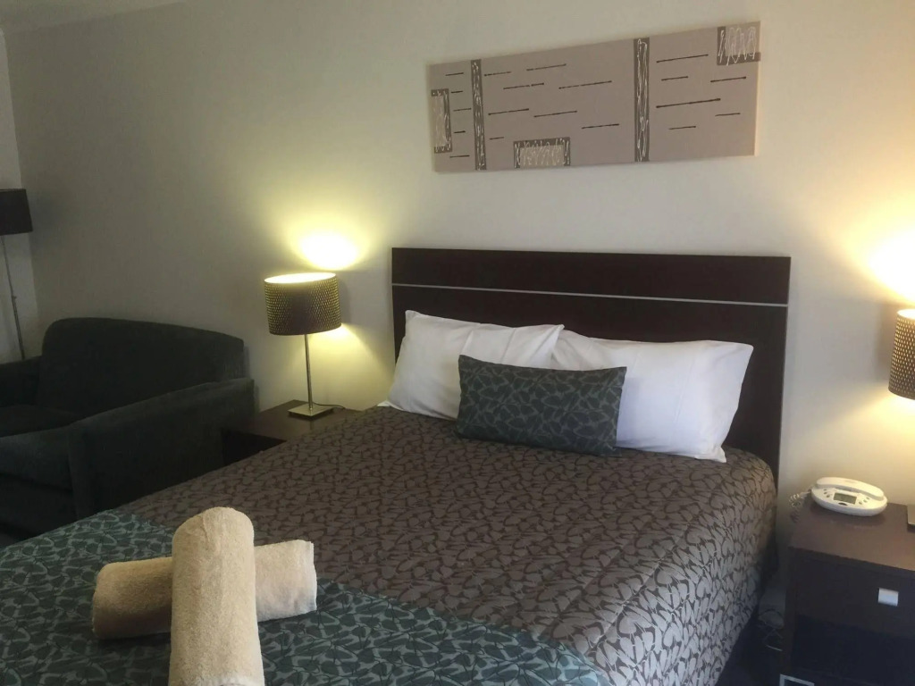 Tea House Motor Inn