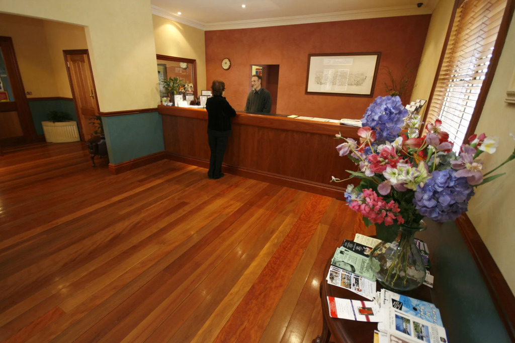Best Western Plus All Settlers Motor Inn