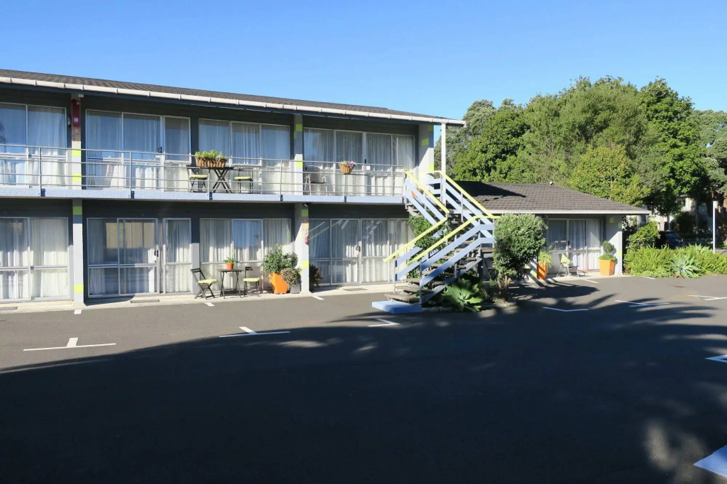 Roselands Motel