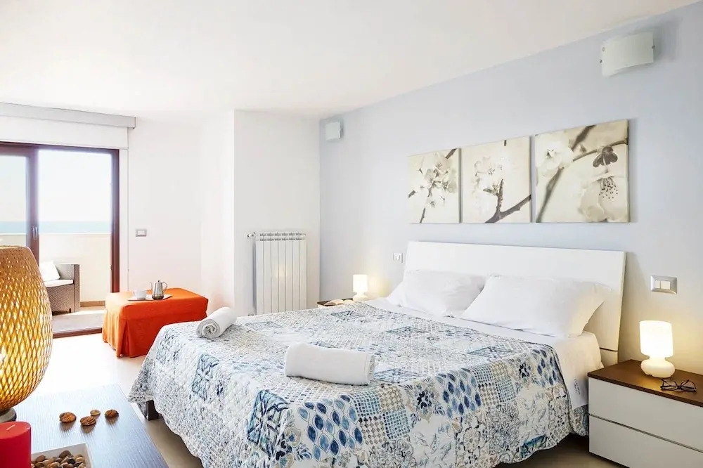 Aura CaseSicule, only for Sea View Lovers, Modern Style Apartment in City Center, Wi-Fi