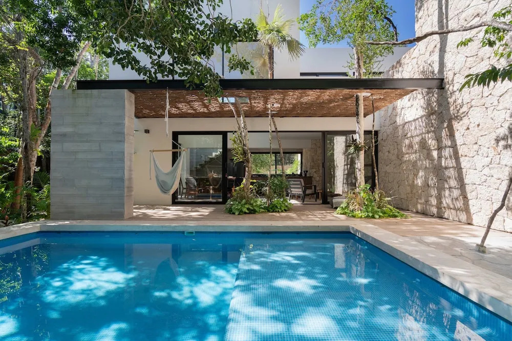 Twelve OClock - Luxury Villas