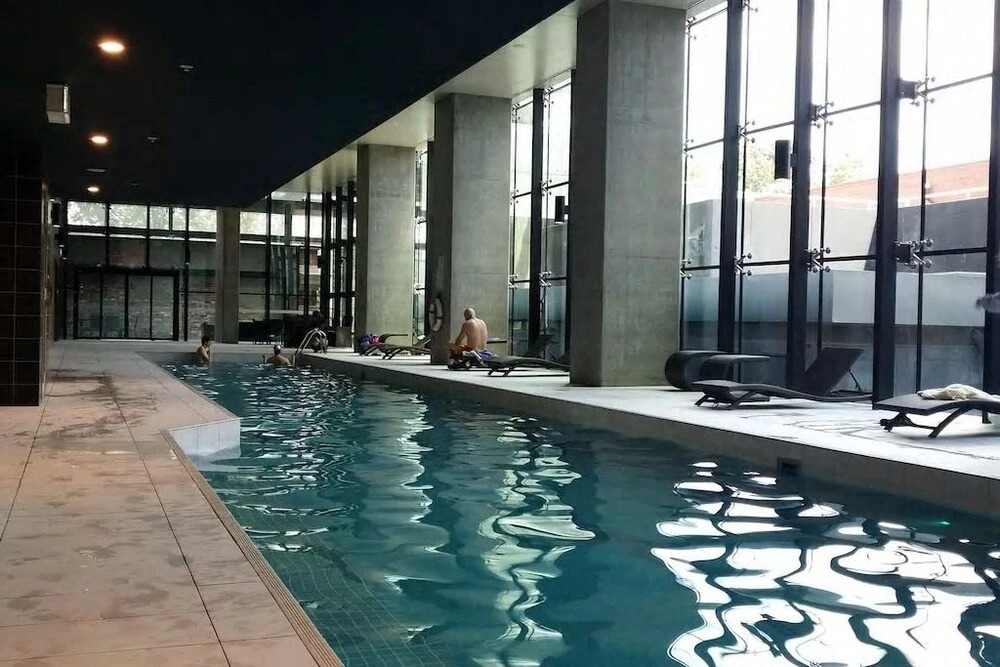 Luxury Two Bed Apt Swimming Pool