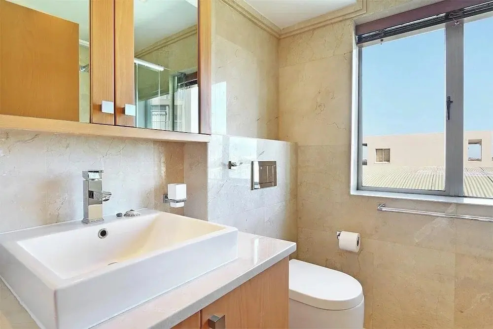 Dolphin Beach E5