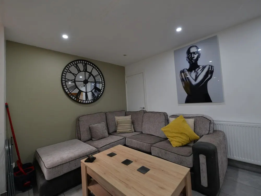 Enticing Holiday Home in Coventry With Garden