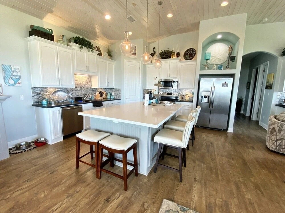The Salty Mermaid 3 Bedroom Home by Redawning