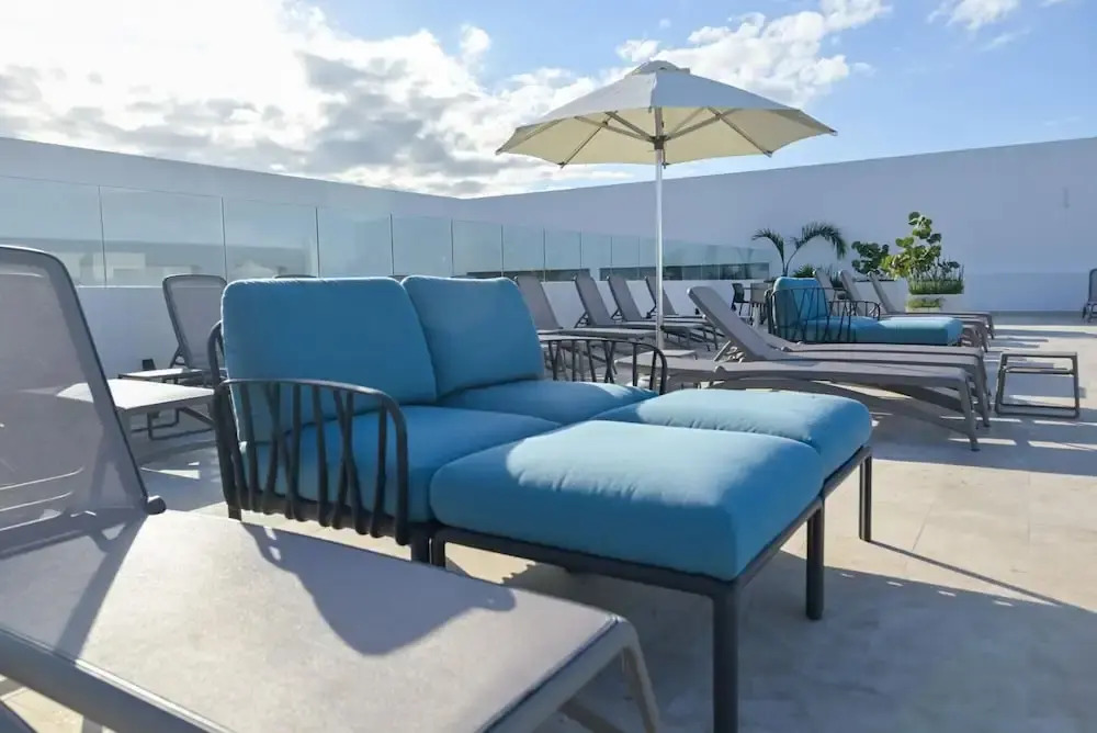 Brand New Lovely 1BR Apartment PDC Rooftop Pool Gym Pool Table Nice Amenities