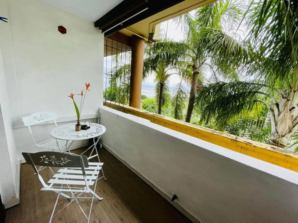 Tunui City Apartment - Quiet & Pool