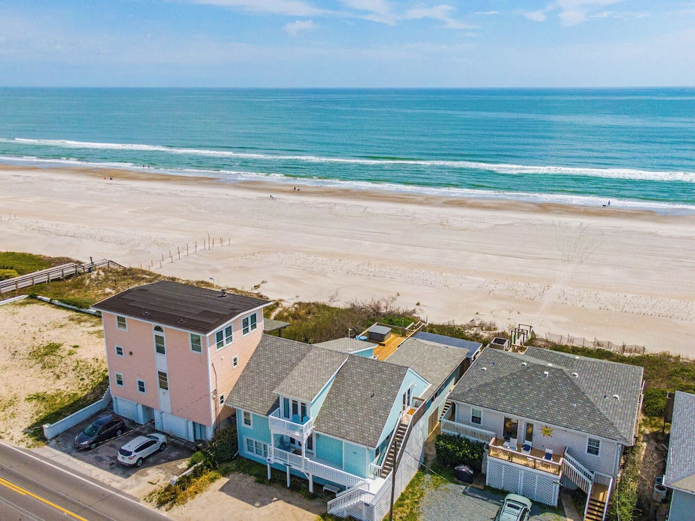 Surfside Cottage by Topsail Realty