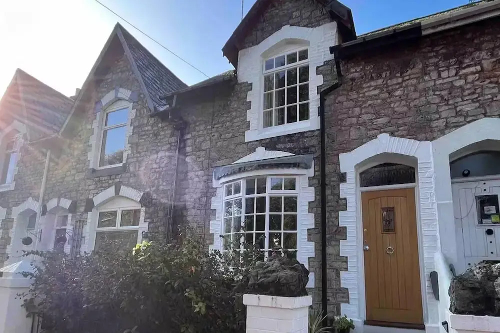 Charming 3-bed Cottage - Private Garden & Parking