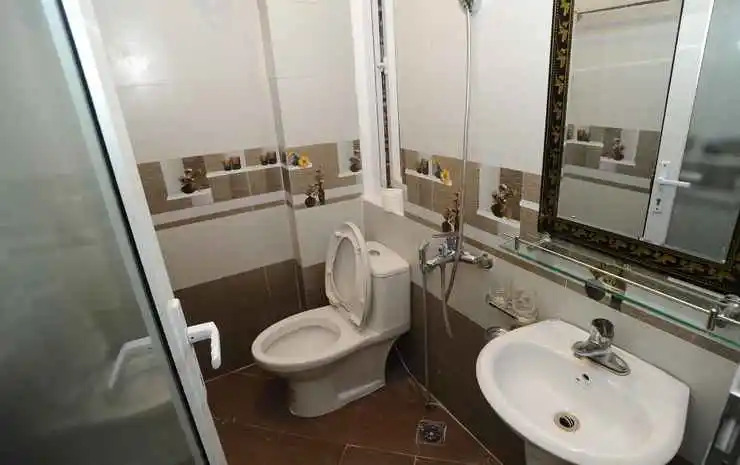 Ruby Lakeview homestay