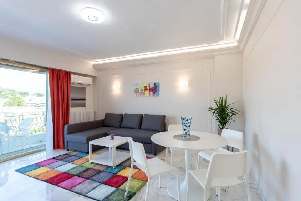 Superb apartment with terrace and sea view near beaches and city center