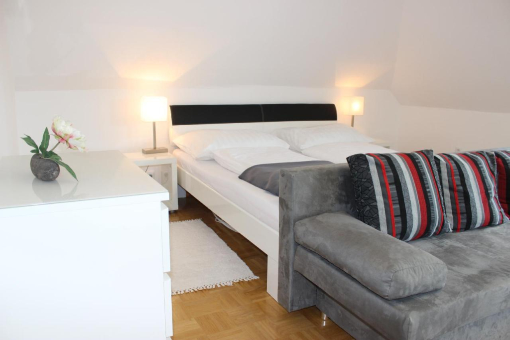 Ferienwohnung und Gästezimmer Korb