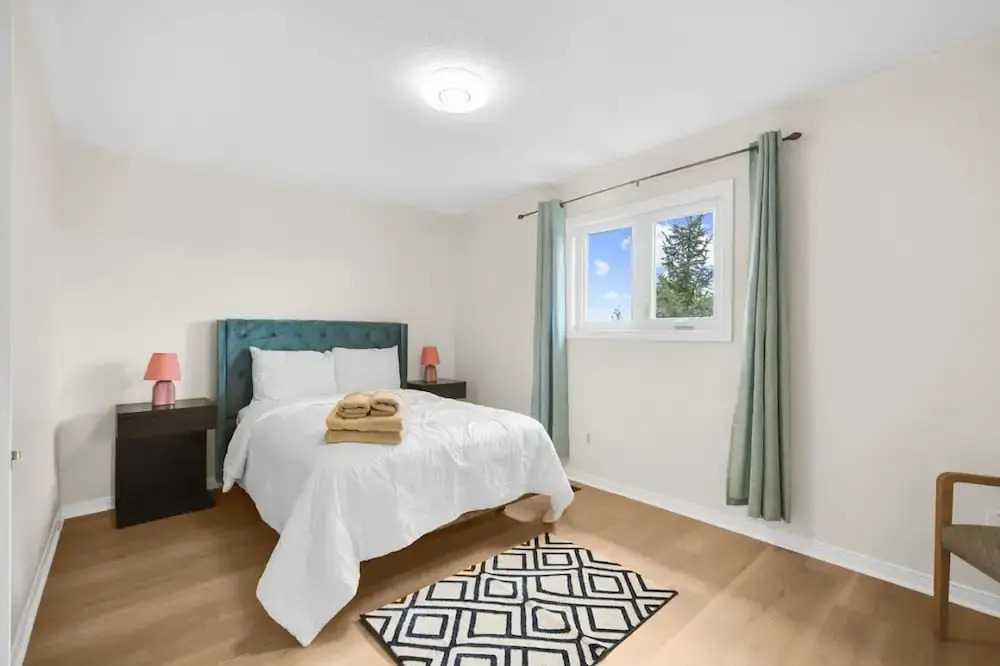 Newly Renovated 3BR in Whitby Family-friendly