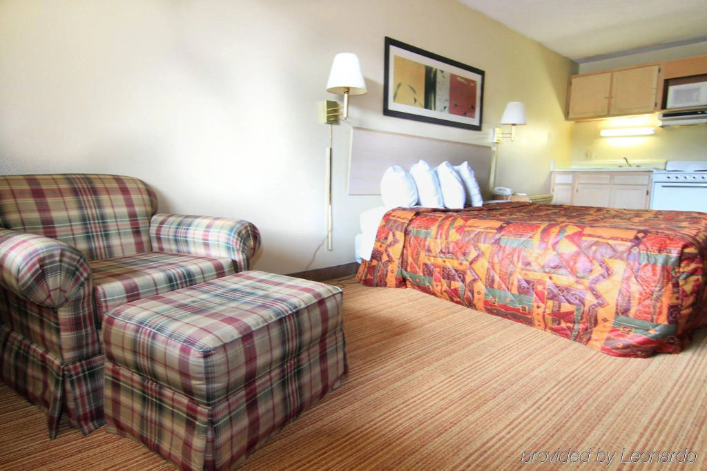 Days Inn by Wyndham Norfolk Military Circle