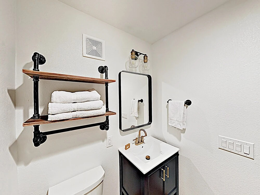 New Listing! Stylish Updated Ski W/ Hot Tubs 2 Bedroom Condo