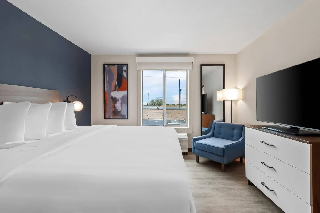 Everhome Suites El Paso Airport Near Fort Bliss by Choice Hotels