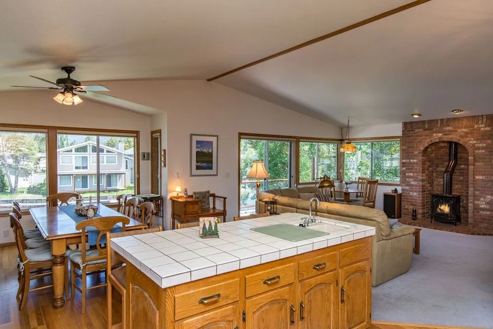 3BR 3BA Ideal Waterfront House South Lake Tahoe by RedAwning