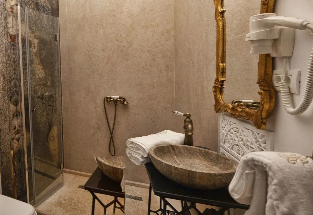 Conacul Coroanei Luxury Boutique