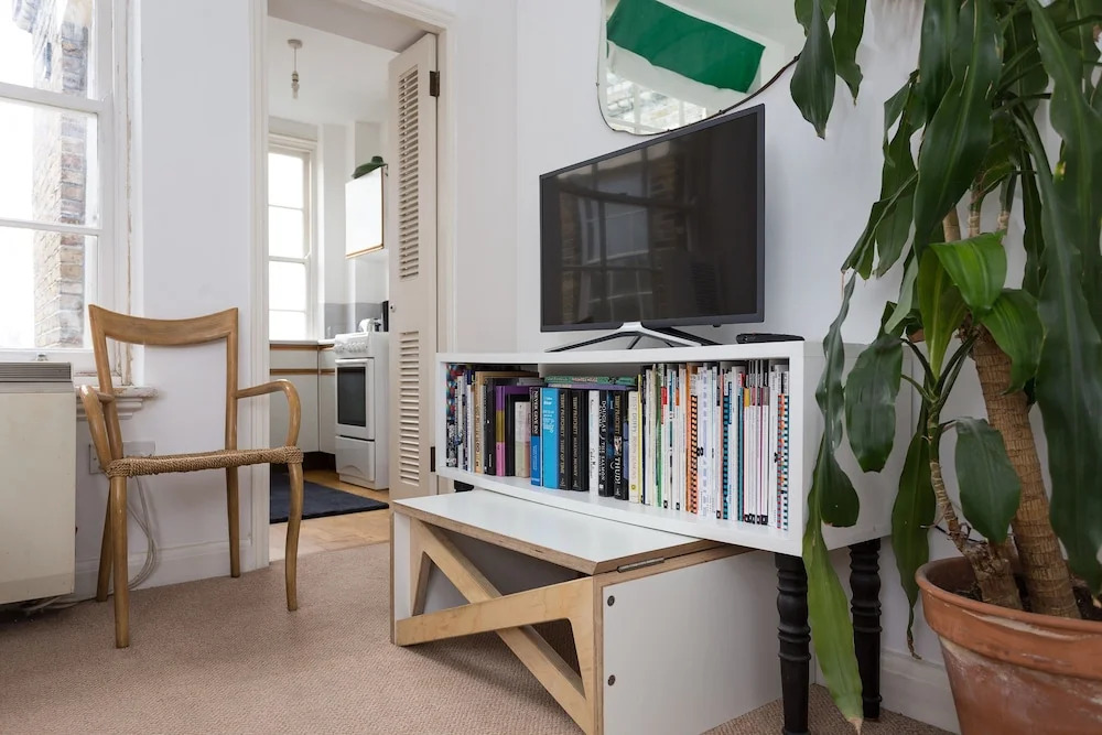 2 Bedroom Apartment In Wapping