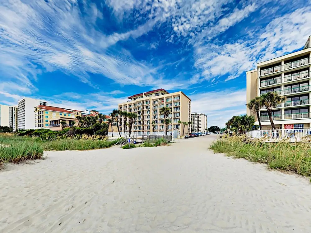 Updated Beach Condo W/ Pool - Steps To Sand! Condo