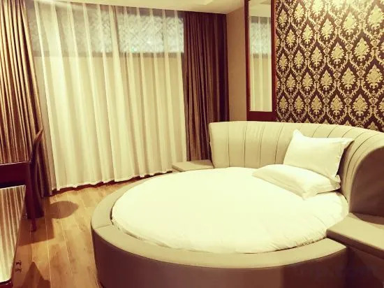 Riverside Garden Hotel
