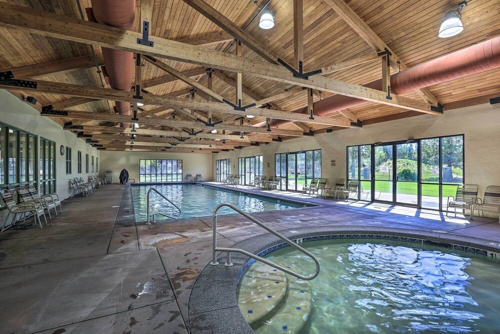 Hot Tub at Townhome on 8th Green in Redmond
