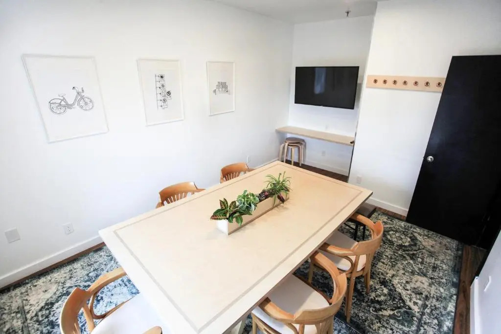 Auberge Saintlo Montréal Hostel
