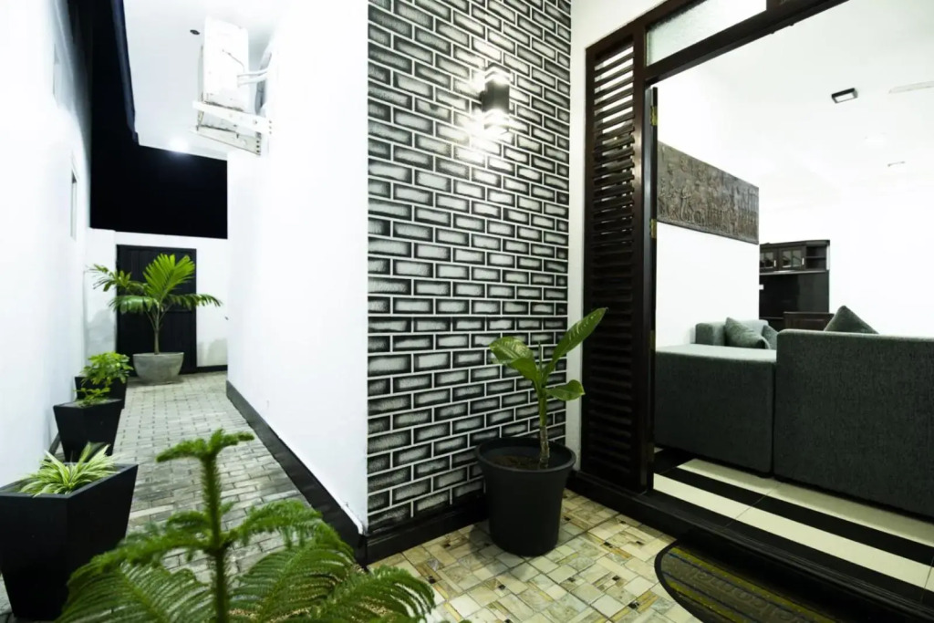 Sea Yo Villa - Super Luxury 05 Bed Rooms Villa - Hikkaduwa