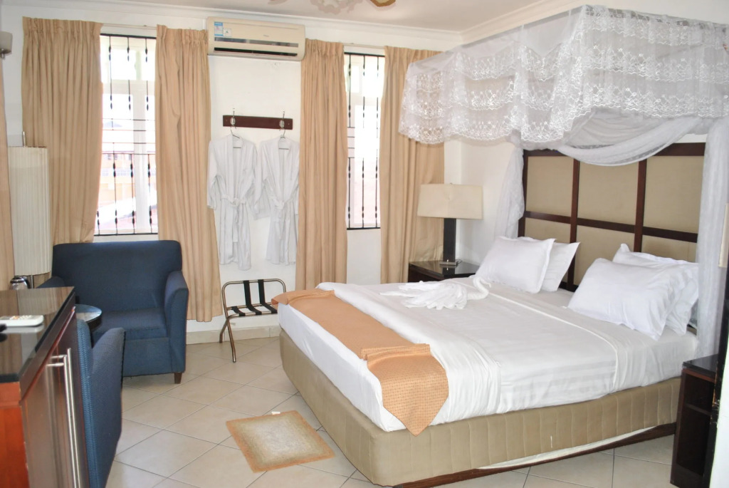 ShaMooL Hotel