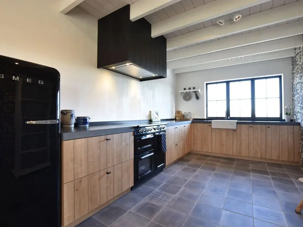 Serene Holiday Home in Nieuwvliet With Garden
