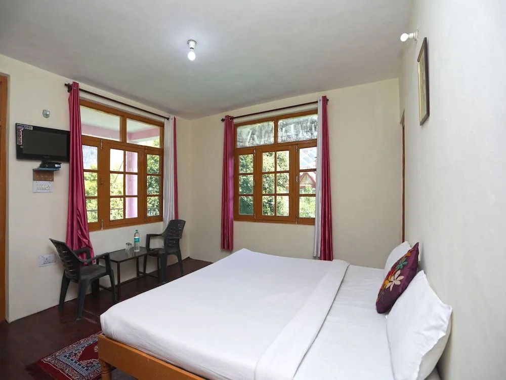 OYO 13719 Home Hill View 1BHK near Hadimba