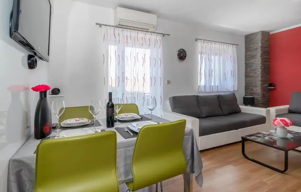 Nice Apartment in Novi Vinodolski With Wifi and 2 Bedrooms