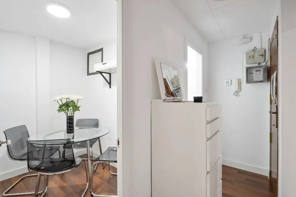 Comfortable 2 Bedroom Flat Near Florida Station