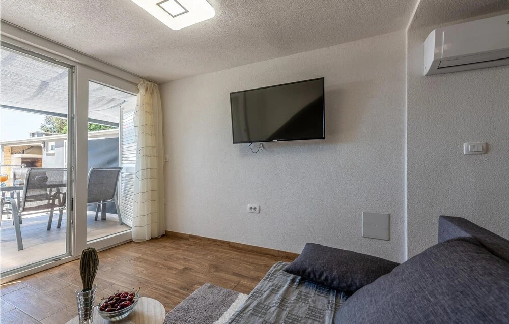 Stunning Apartment in Petrcane With Wifi and 1 Bedrooms