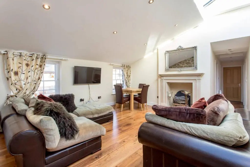 ALTIDO Spacious 3BR Mews House behind Calton Hill