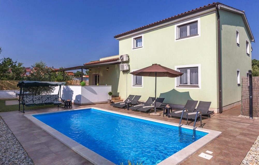 Beautiful Home in Fazana With Wifi and 5 Bedrooms
