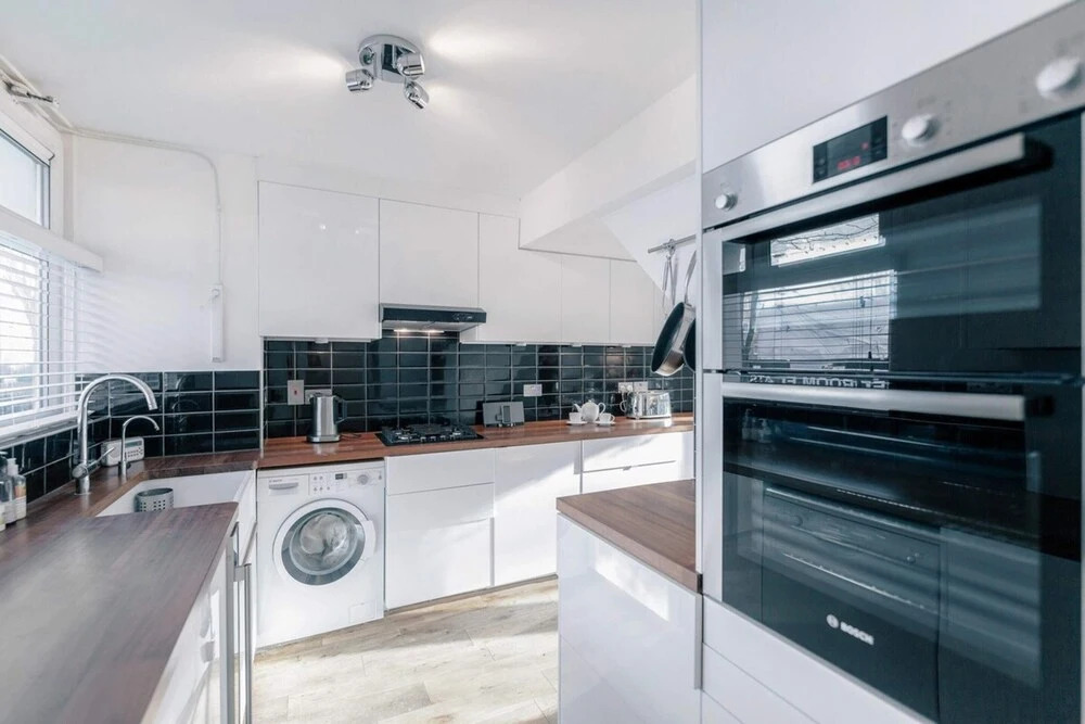 3 Bedroom House With Garden in Brixton