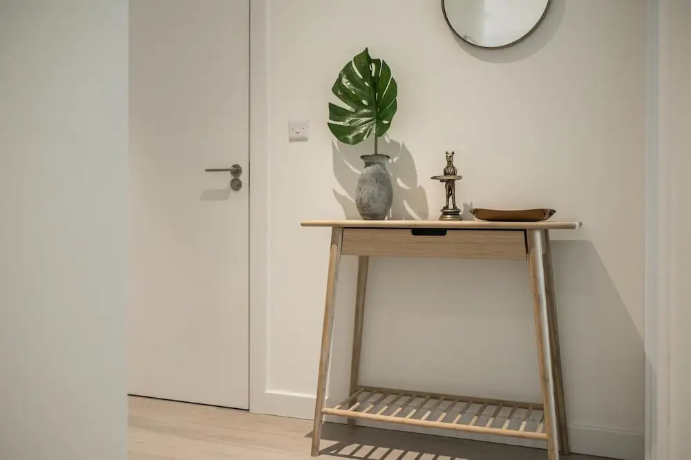 Bright 1 Bedroom Flat with Amazing Rooftop!