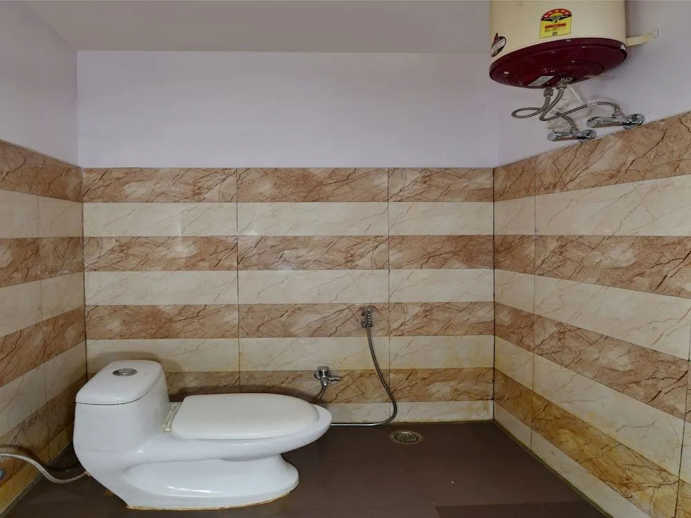 OYO 13588 Mahaveer International