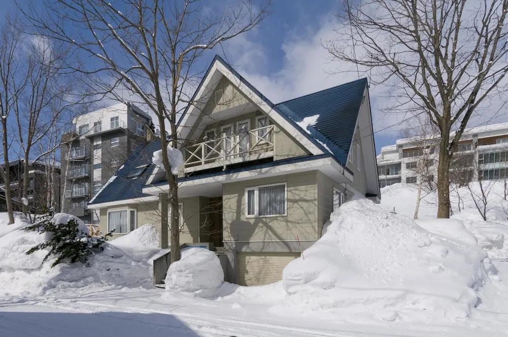 Powderhound Lodge