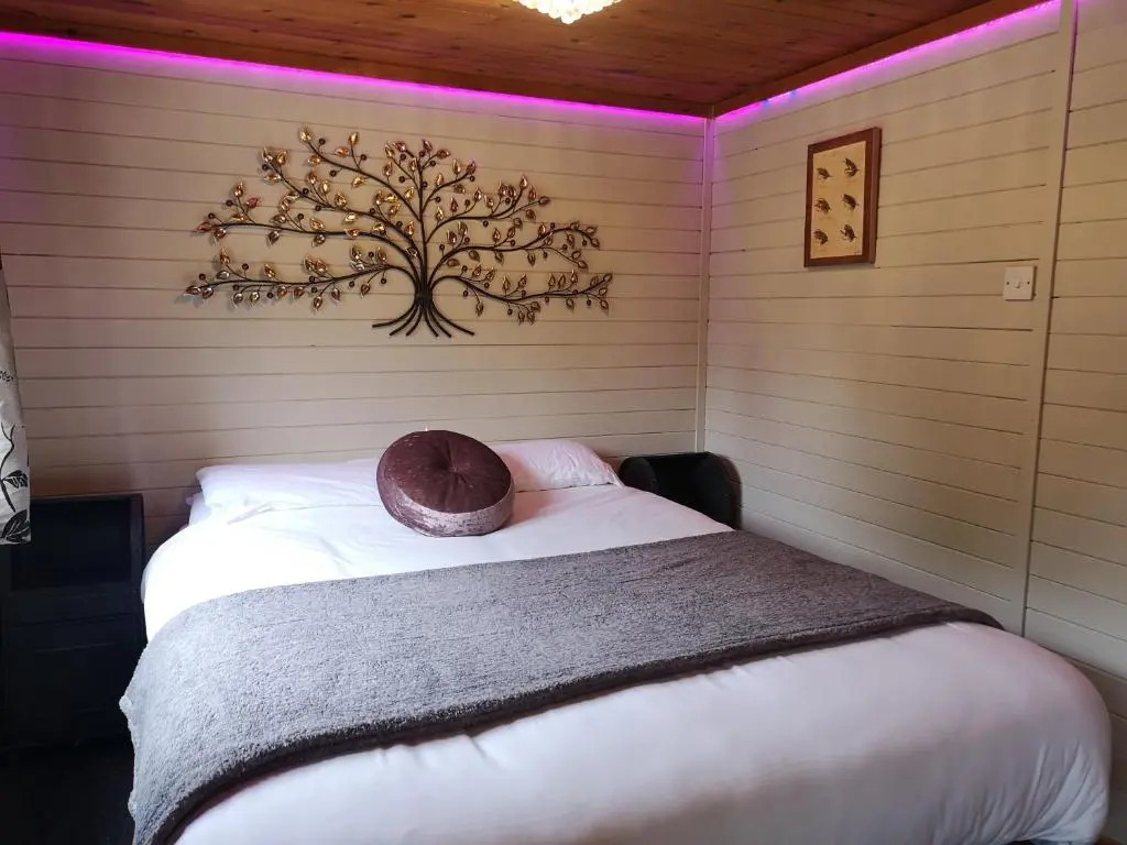 Otter 2 Lodge - Private Hot Tub- Dog Friendly - Wiltshire-Bristol