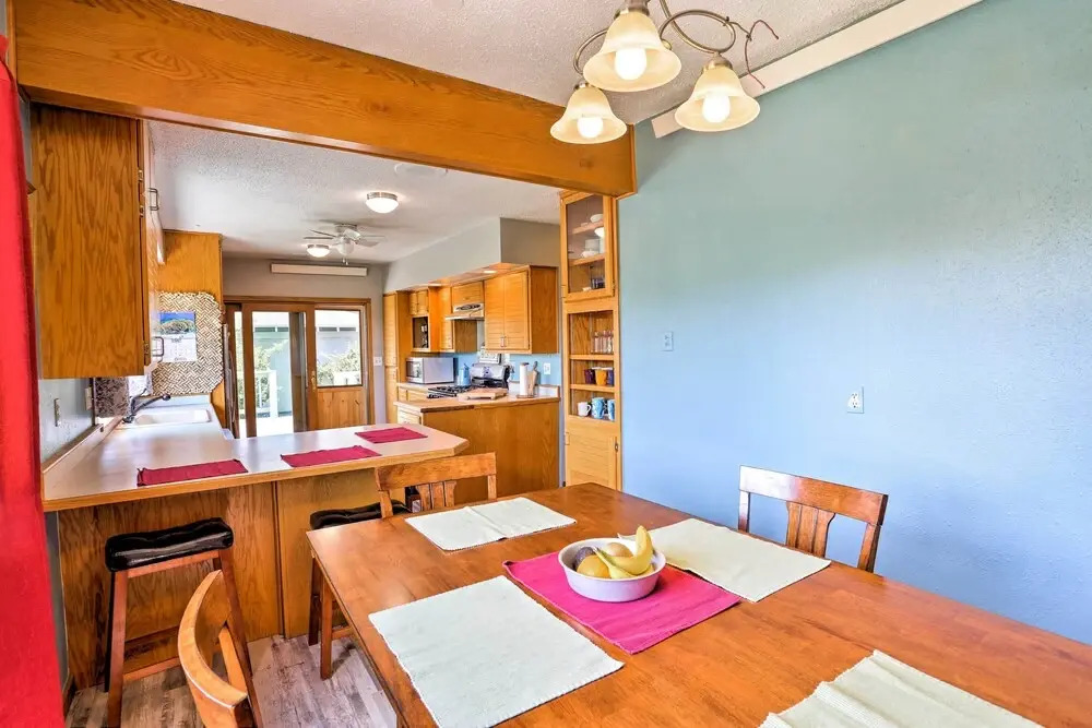 Walk to Downtown: Custer Retreat w/ Fire Pit!