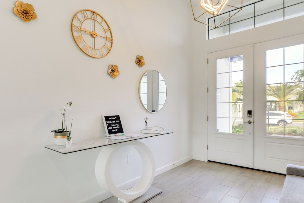 Resort-style Living! Walkable Bradenton Getaway