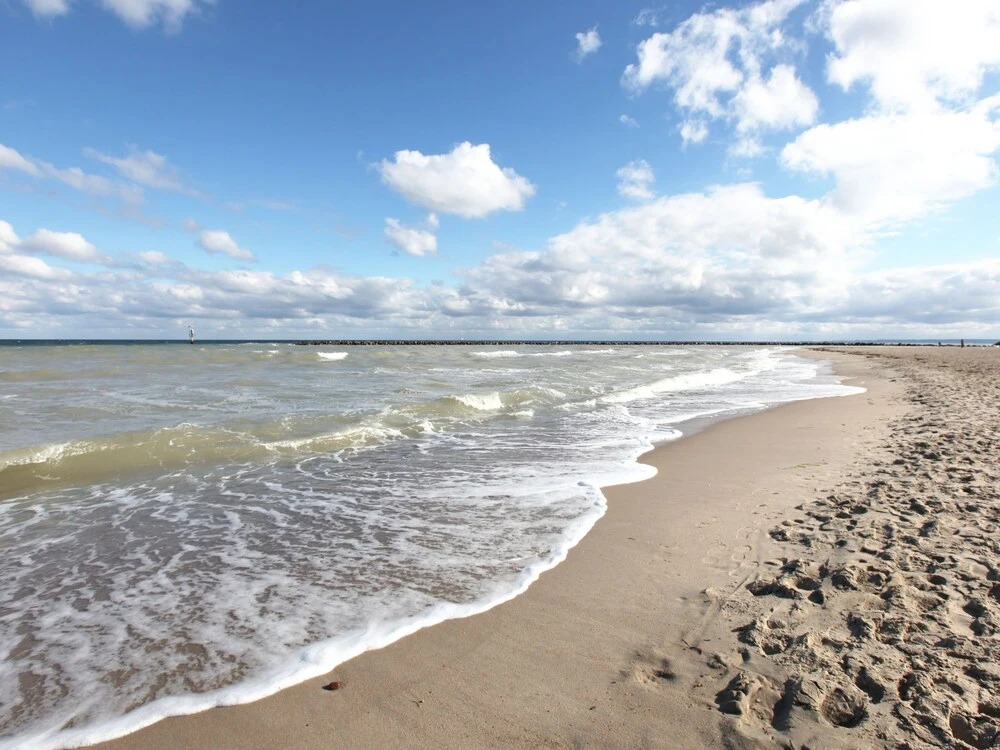 Detached holiday home, decorated with wood, on the Ostsee