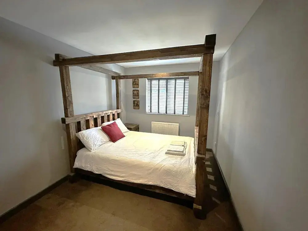 Leamington Spa-3 Bed-garden-pets-free Parking