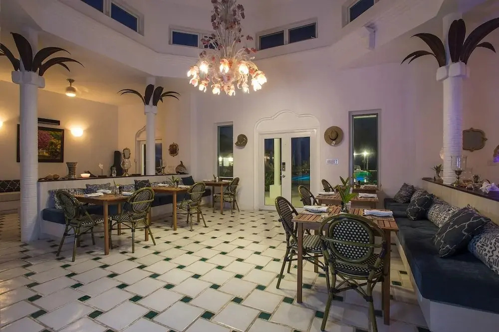 La Bougainvillea Estate 12 Bedroom Duplex