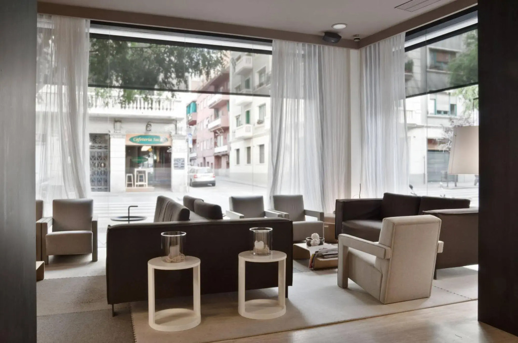 Pol & Grace Hotel