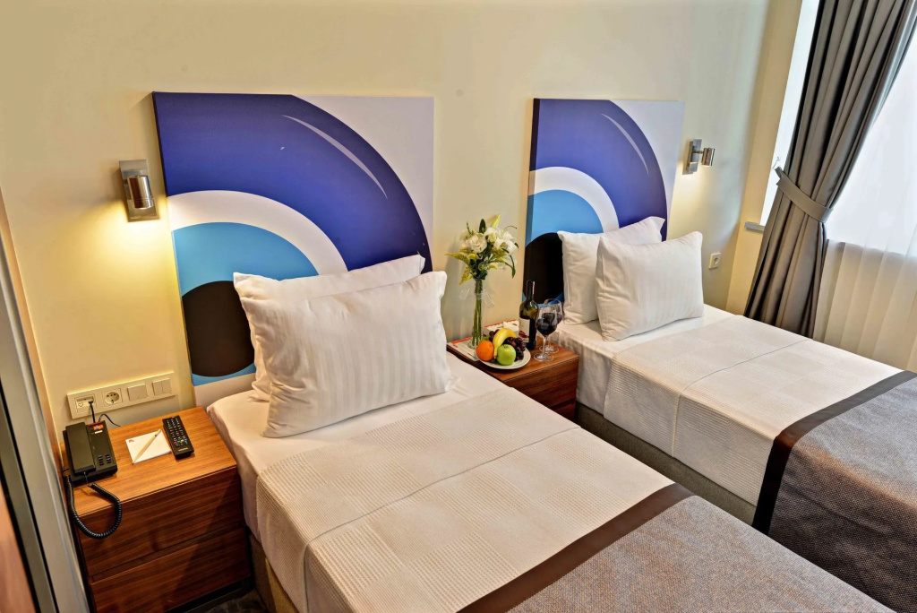 All Inn Hotel