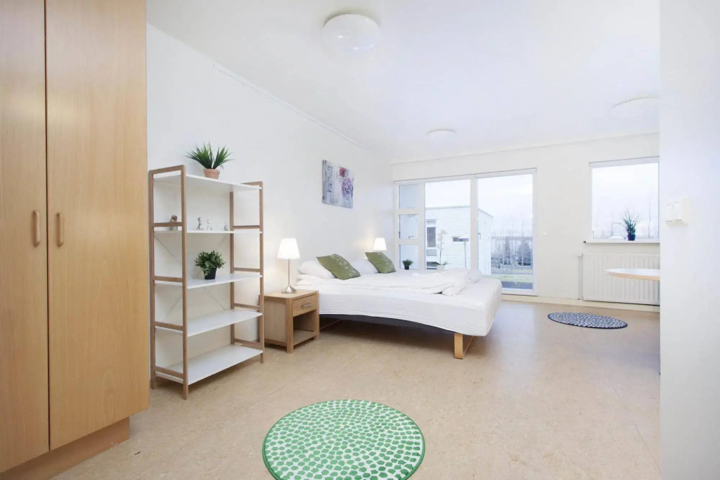 Golden Circle Apartments